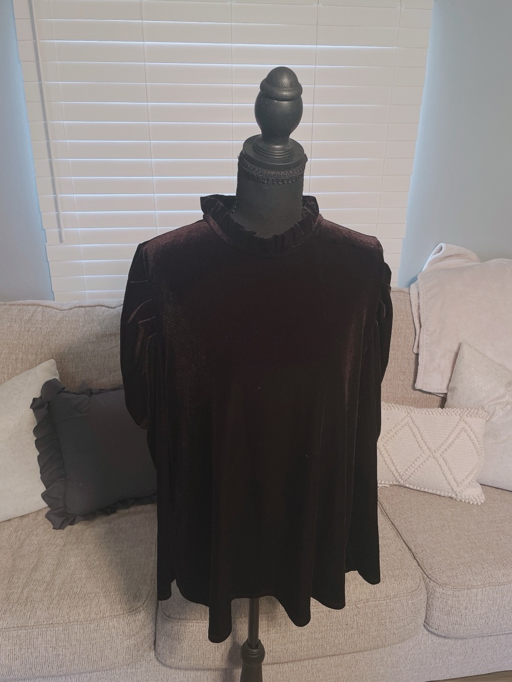 CeCe Black Velvet Puff Sleeve Blouse Size 2X - Picture 2 of 7
